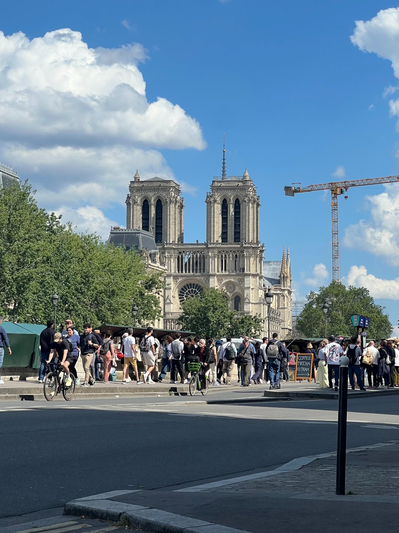 Phở with a view of Notre-Dame near Phở Hà Nội Quán